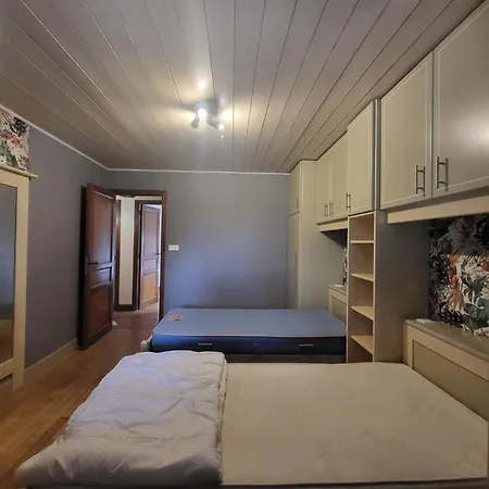 לינה וארוחת בוקר Chez Mike