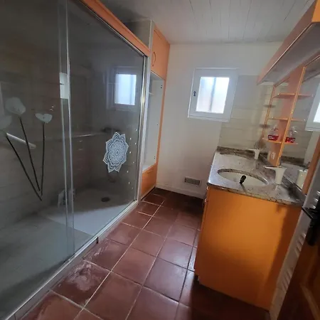 לינה וארוחת בוקר Chez Mike *